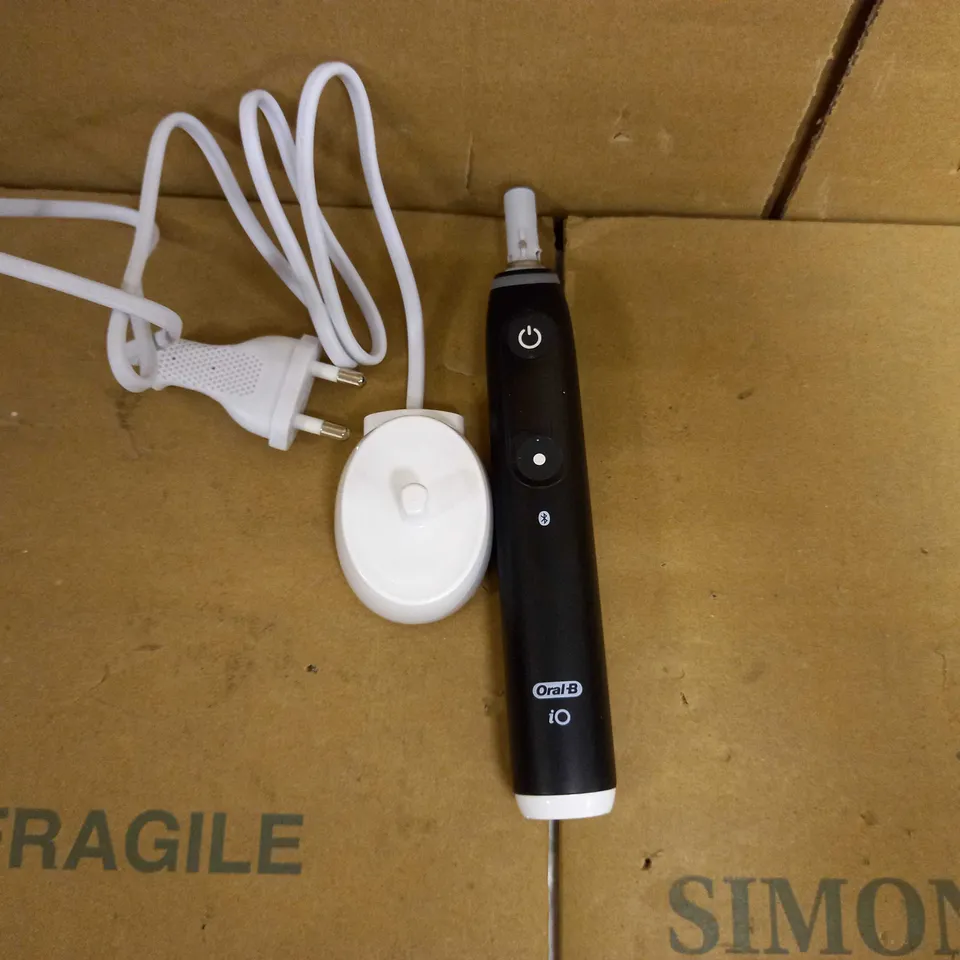 ORAL-B IO6 ELECTRIC TOOTHBRUSH