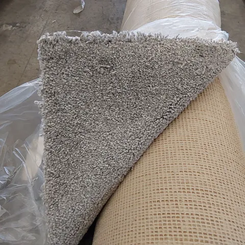 ROLL OF QUALITY EMPEROR PLATINUM CARPET // SIZE: APPROXIMATELY 4 X 2.6m