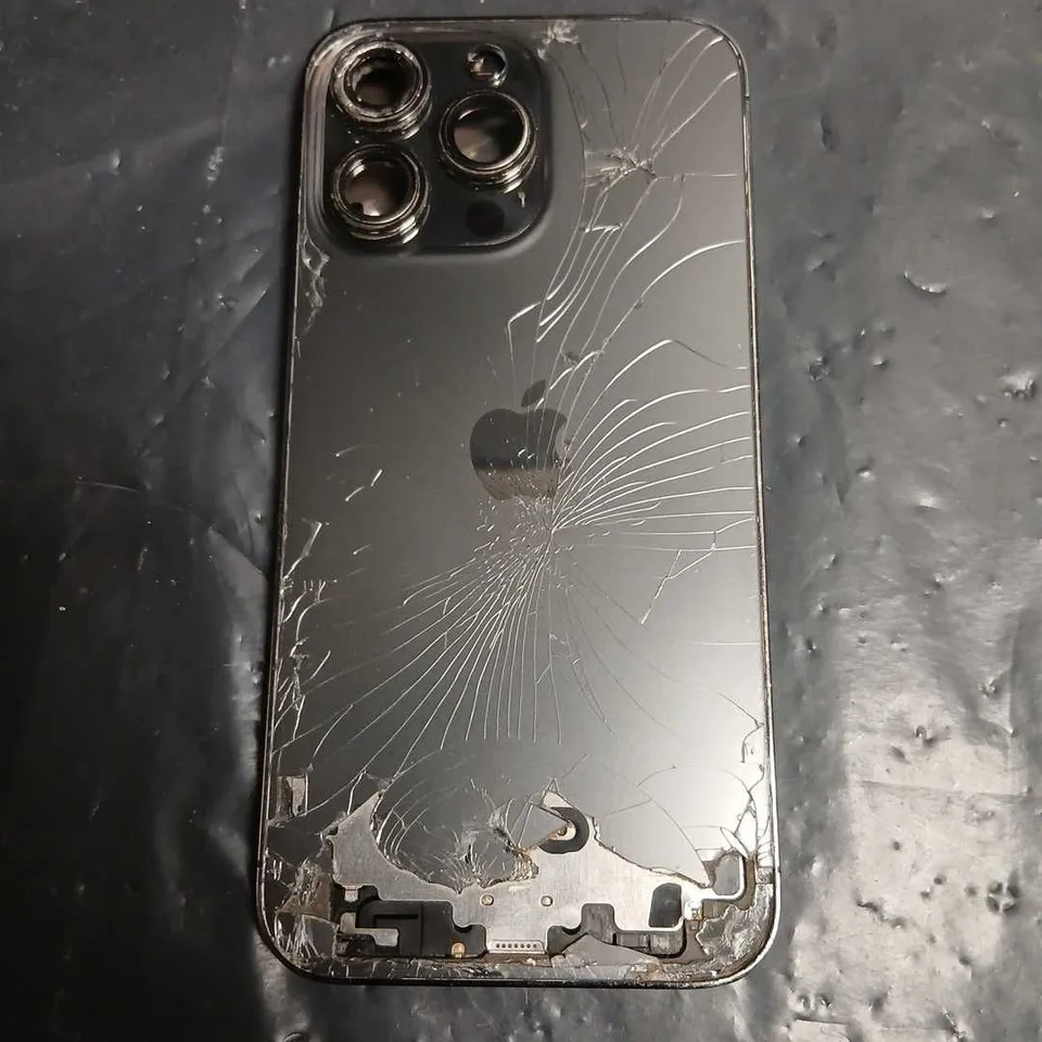 APPLE IPHONE – CRACKED FRONT & BACK GLASS MODEL UNVERIFIED