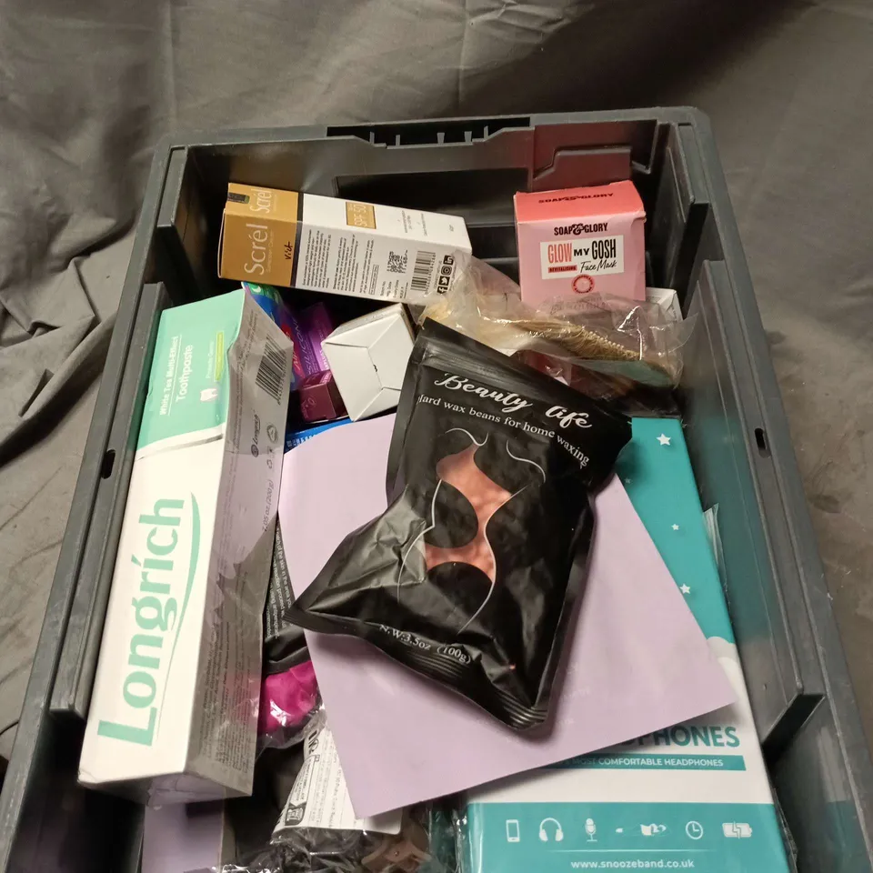 APPROXIMATELY 20 ASSORTED COSMETIC ITEMS TO INCLUDE SOAP AND GLORY, TOOTHPASTE, NO 7 GOOD INTENT MASK, SCREL SPF 50, HARD WAX BEANS ETC