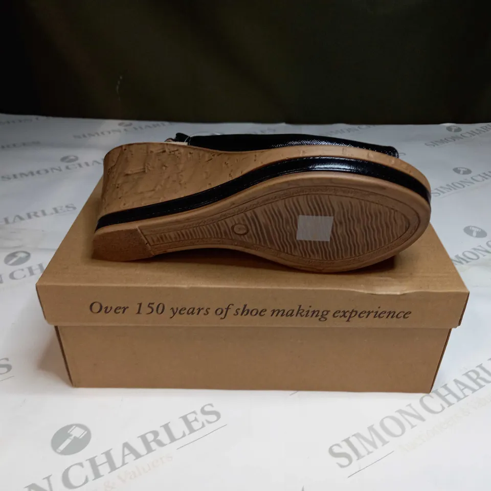 BOXED CUSHION WALK HEELED SLIP ON SANDALS - SIZE 4