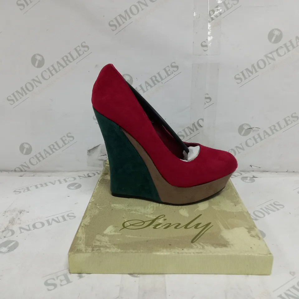 6 BOXED PAIRS OF SINLY WEDGE SHOES SIZE 37 