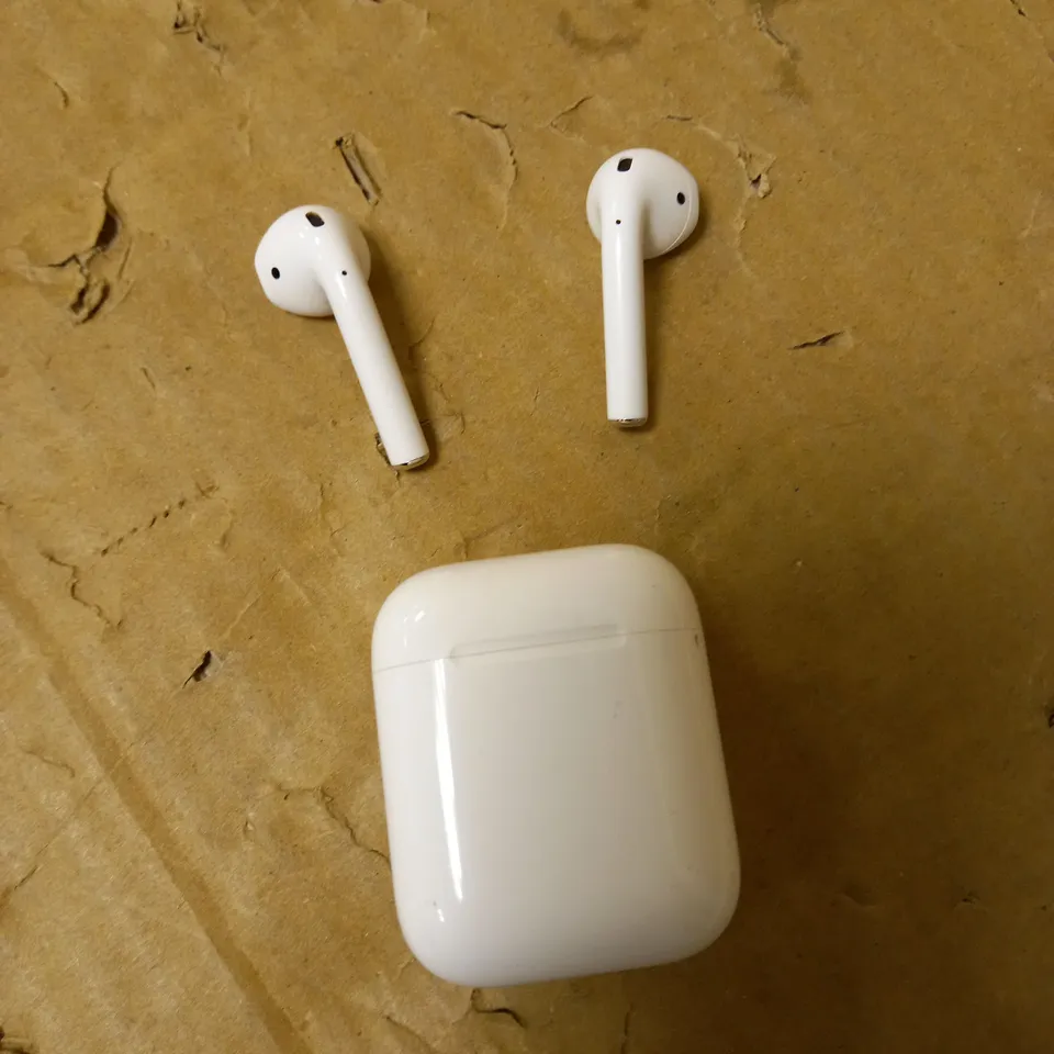 APPLE AIRPODS