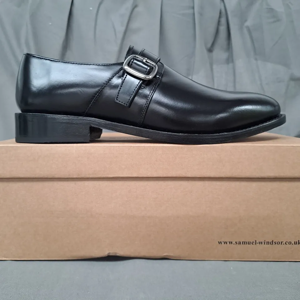 BOXED PAIR OF SAMUEL WINDSOR SHOES IN BLACK UK SIZE 10