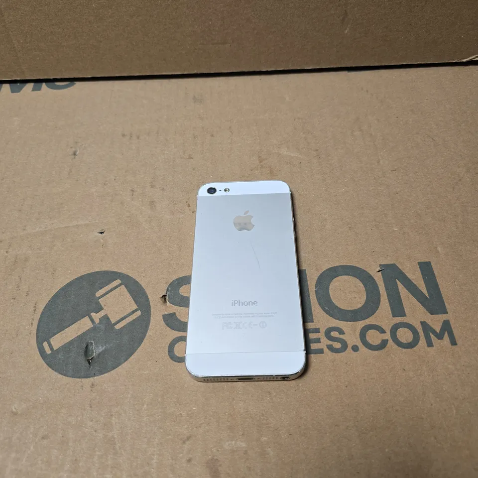 APPLE IPHONE 5 WHITE