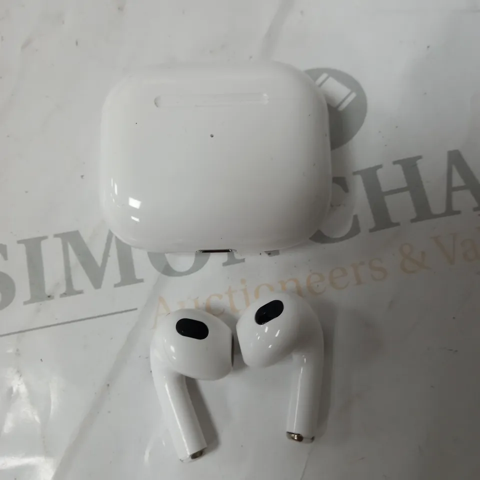 EARPHONES WITH WIRELESS CHARGING CASE