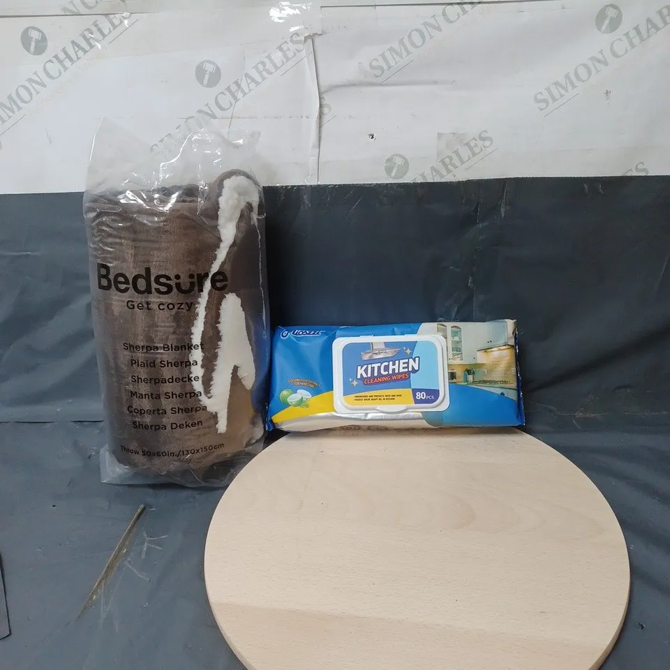 APPROXIMATELY 15 HOUSEHOLD ITEMS TO INCLUDE CHOPPING BOARDS, BEDDING AND KITCHEN CLEANING WIPES