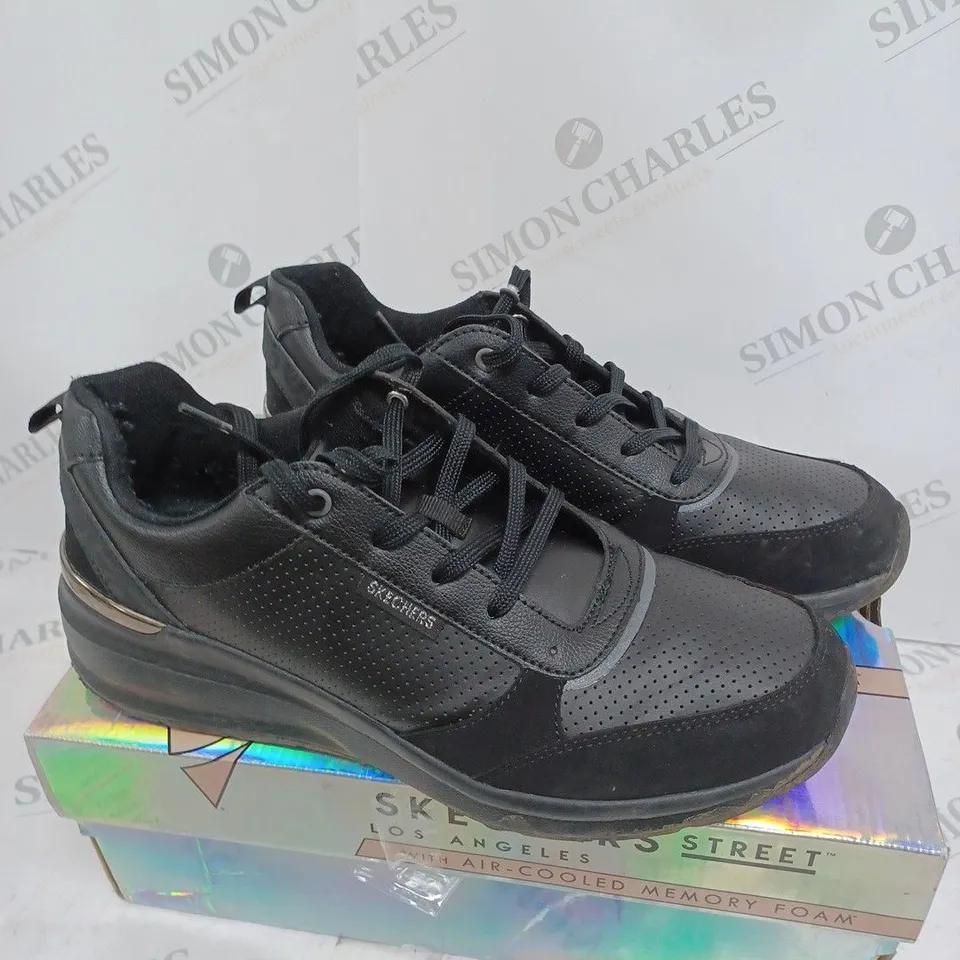 BOXED SKECHERS BILLION TRAINERS, BLACK - SIZE 8