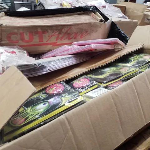 PALLET CONTAINING LARGE QUANTITY OF ASSORTED GREETINGS CARDS