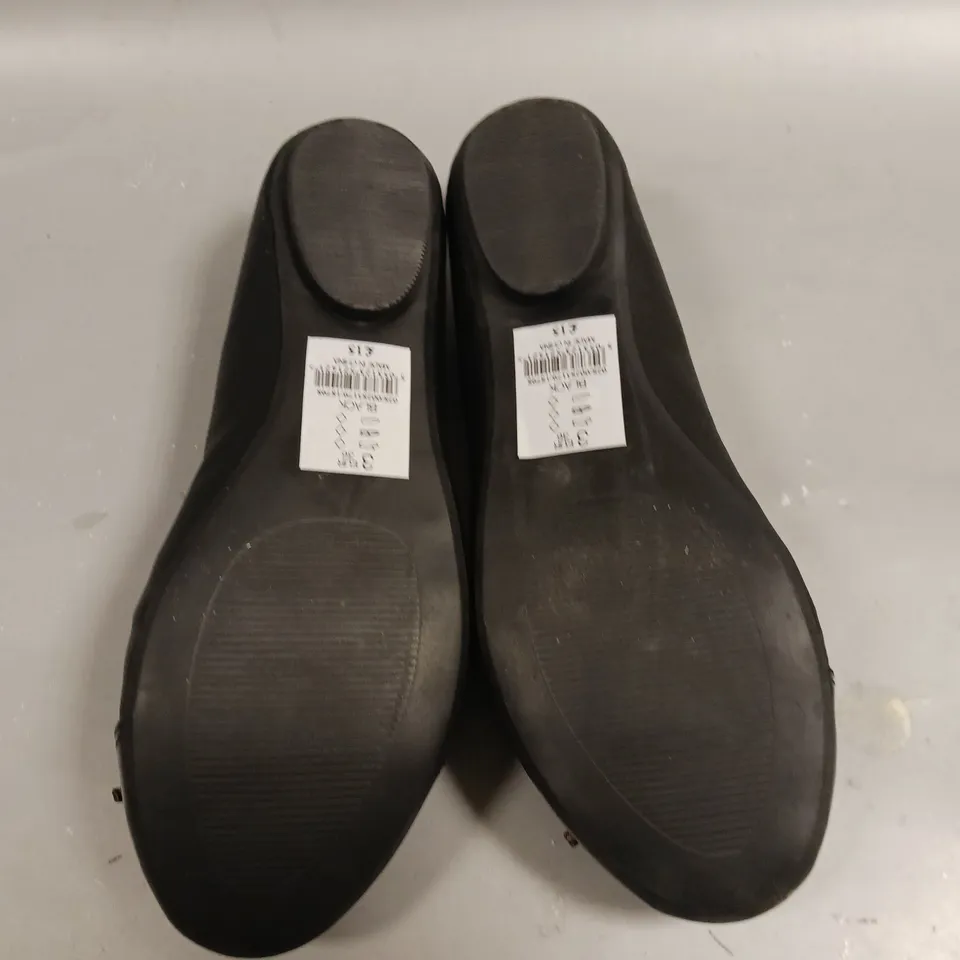 LOT OF 10 PAIRS OF PROFILE BLACK PUMPS - UK 3