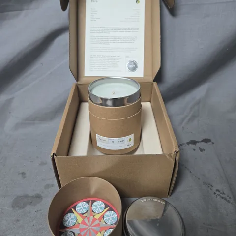 DECORATIVE FFERN CANDLE WITH METAL LID; PATTERNED INNER LID – BOXED