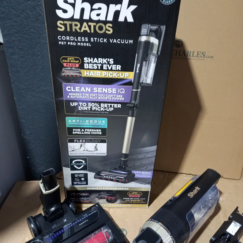 SHARK STRATOS CORDLESS VACUUM W/ANTI HAIR WRAP & CLEAN SENSE IQ IZ400UKT