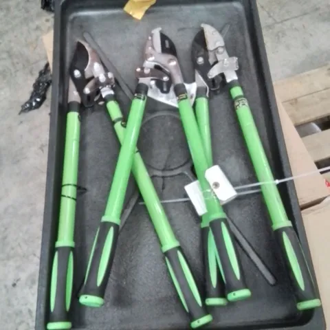 SET OF 3 GREEN-HANDLED GARDEN PRUNING SHEARS (SECATEURS) IN TRAY