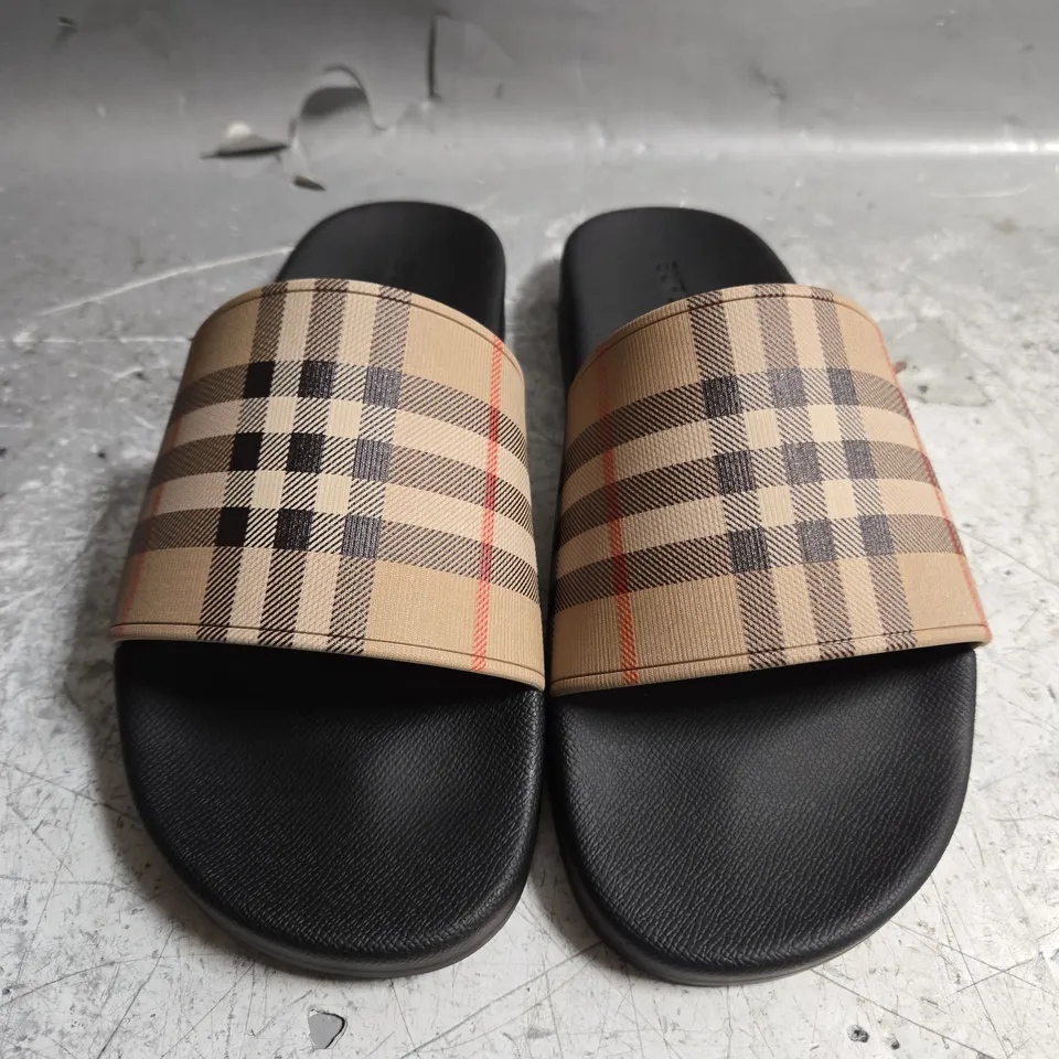 BURBERRY OPEN TOAD SANDALS SIZE 41