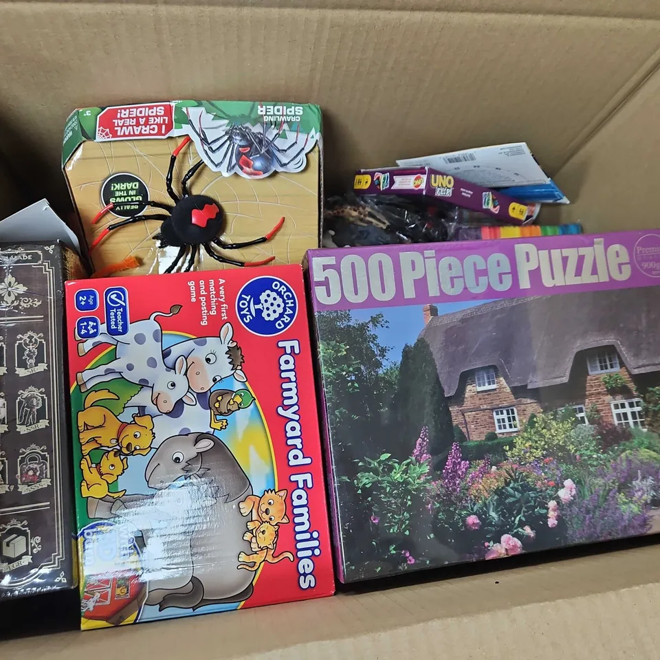 APPROXIMATELY 15 ASSORTED TOYS AND GAMES TO INCLUDE 500 PIECE PUZZLE, UNO FLIP, REALLY LOUD LIBRARIANS GAME, ETC 