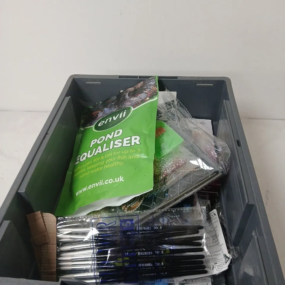 APPROXIMATELY 15 ASSORTED HOUSEHOLD ITEMS INCLUDING ENVII POND EQUALISER AND MAJOR BRUSHES