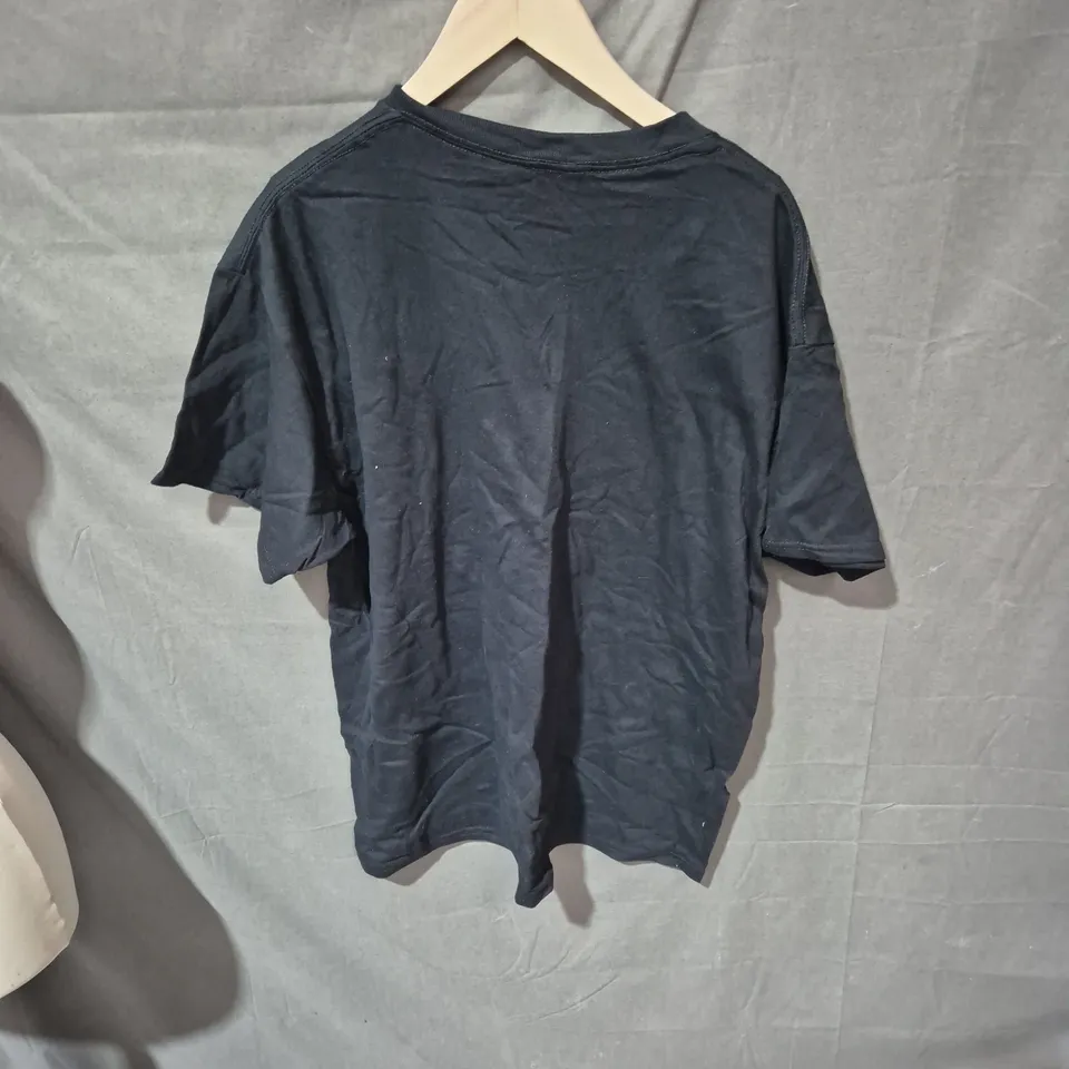BLACK GRAPHIC T-SHIRT – MEN'S, FRONT PRINT (LG SIZE) SIZE SMALL CHRIS BROWN 