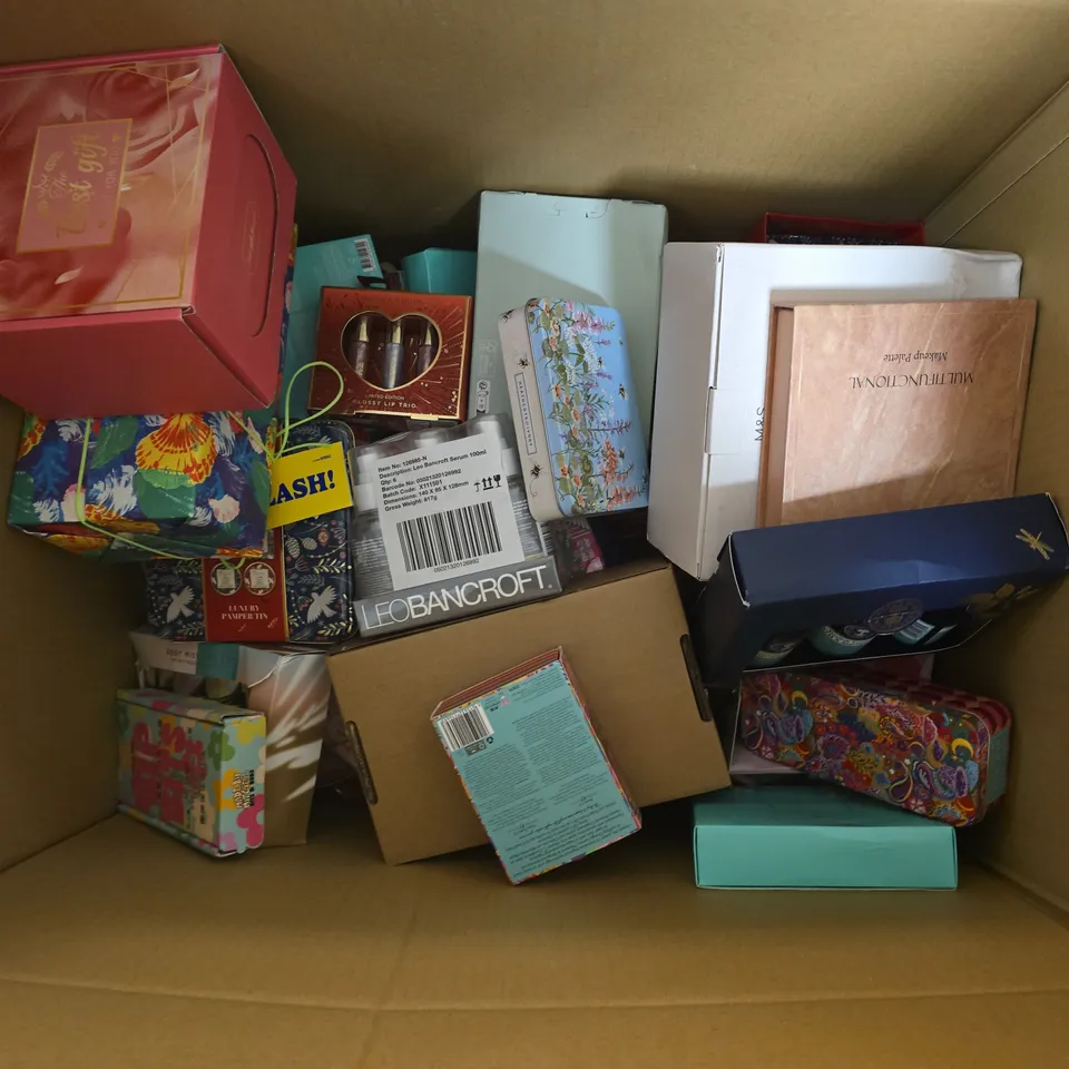 APPROXIMATELY 20 ASSORTED HEALTH & BEAUTY SETS TO INCLUDE LYNX AFRICA GIFTSET, VANREESA NNAIL GEL KIT, BAYLIS & HARDING LUXURY HAND CARE SET, ETC - COLLECTION ONLY