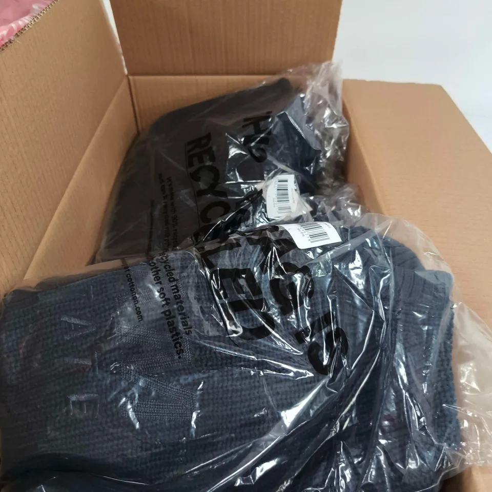 BOX OF APPROXIMATELY 15 ASSORTED CLOTHING ITEMS TO INCLUDE BOX FIT CREW KNIT, MARLO WRAP TANK VANILLA GLOW ETC