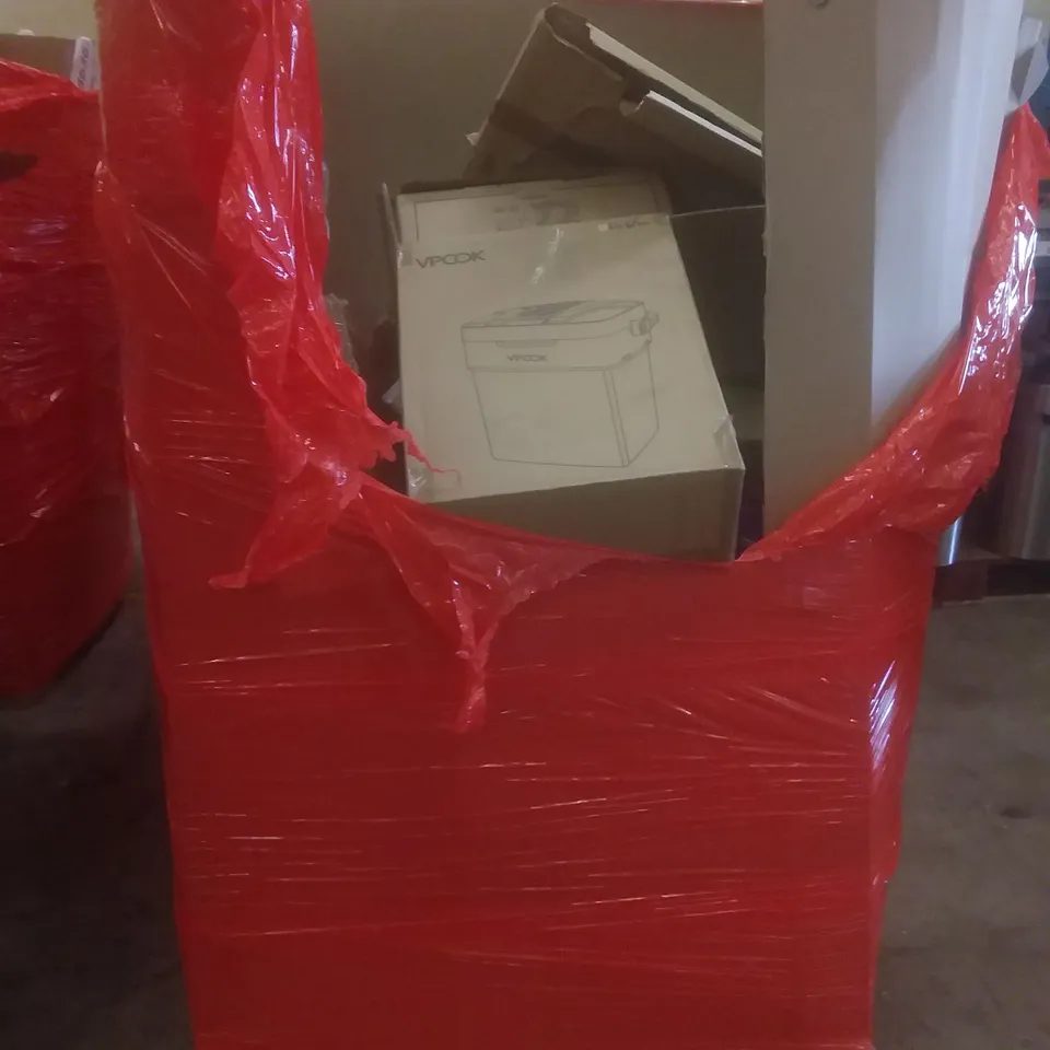 PALLET OF ASSORTED ITEMS INCLUDING TEA SET, DRINKS COOLER, BALLOON ARCH, TV MOUNT, AQUARIUM LIGHT