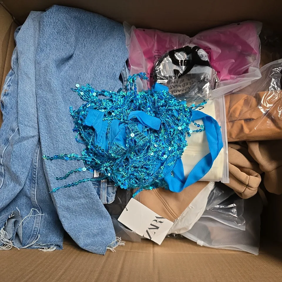 APPROXIMATELY 30 ASSORTED CLOTHING ITEMS IN VARIOUS SIZES, STYLES & COLOURS TO INCLUDE BRANDS SUCH AS BERSHKA, BOLTOO, ASOS, ETC - COLLECTION ONLY