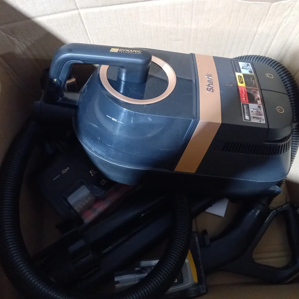 BOXED SHARK DYNAMIC TECHNOLOGY DUO CLEAN VACUUM CLEANER