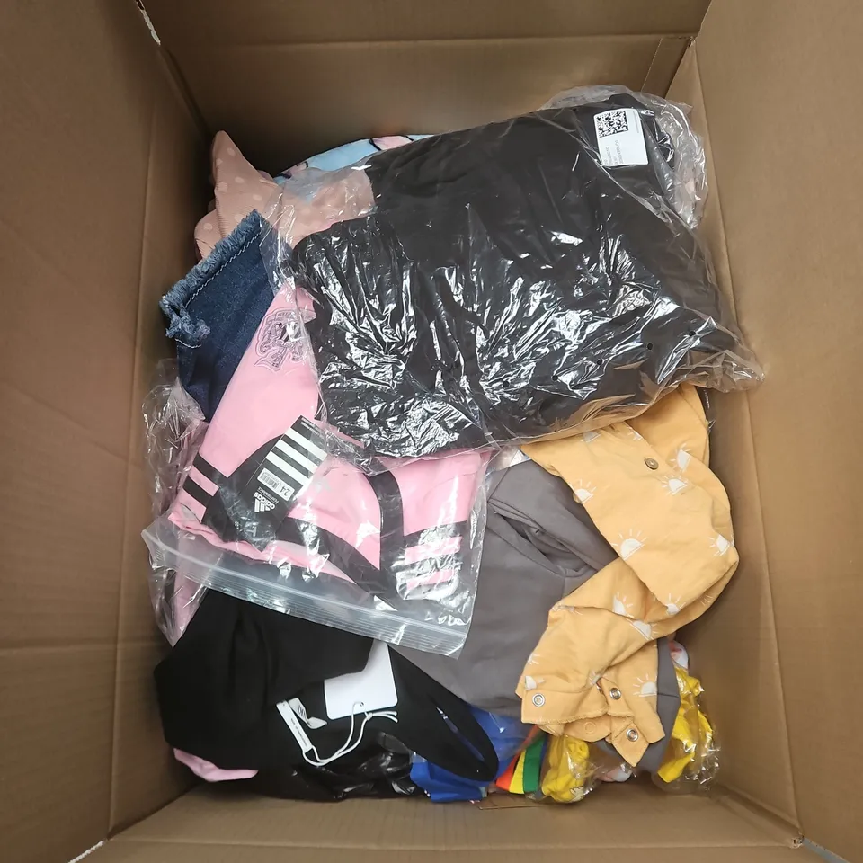 BOX OF APPROXIMATELY 25 ASSORTED CHILDRENS CLOTHING ITEMS IN VARIOUS STYLES , COLOURS AND SIZES 