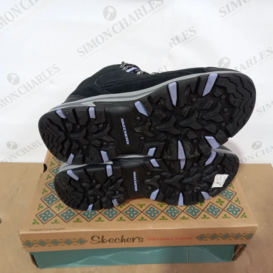BOXED PAIR OF SKECHERS - SIZE 6.5