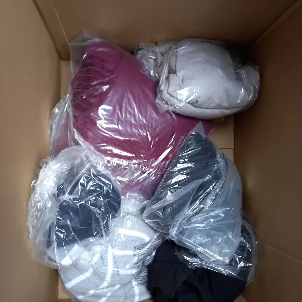 BOX OF APPROXIMATELY 10 ASSORTED CLOTHING ITEMS TO INCLUDE LOUNGE SET, CARDIGAN, TROUSERS ETC