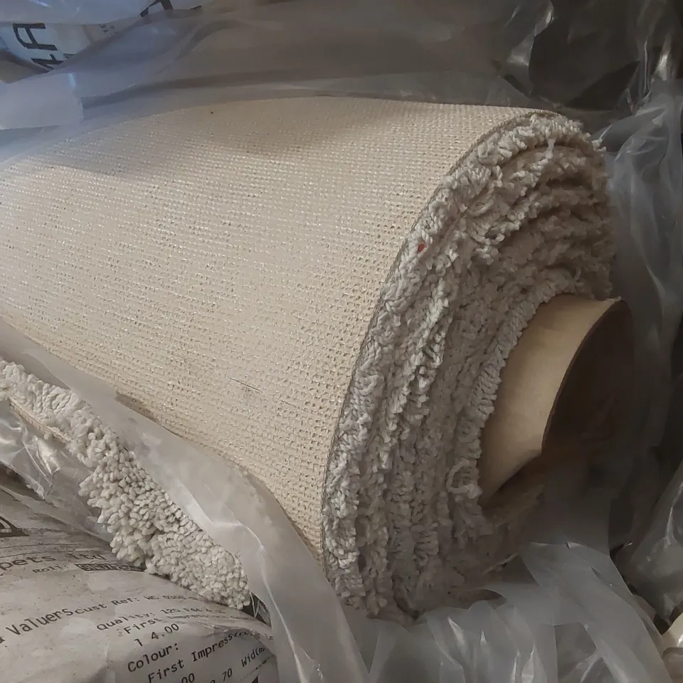 ROLL OF QUALITY ULTIMATE IMPRESSIONS SILKEN CARPET - APPROXIMATELY 3.99 x 4m