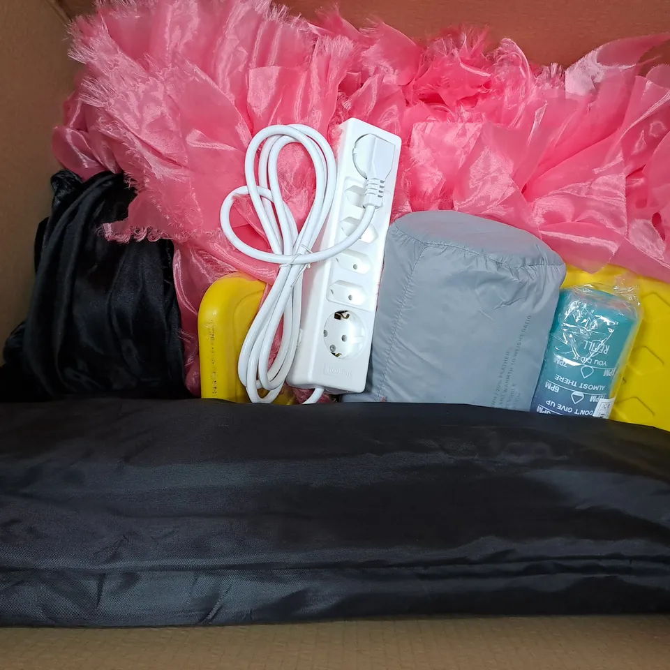 APPROXIMATELY 12 ASSORTED ITEMS TO INCLUDE OXFORD DOOR MAT, PRESSURE SPRAYER. SPRING PRESSURE REGULATOR 