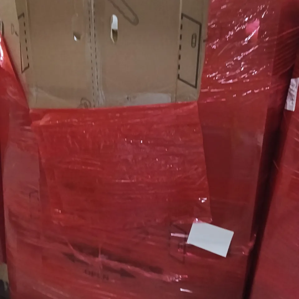PALLET OF ASSORTED ITEMS INCLUDING - ROLLER BLIND, HAIR COMB, FESTIVE DECORATION