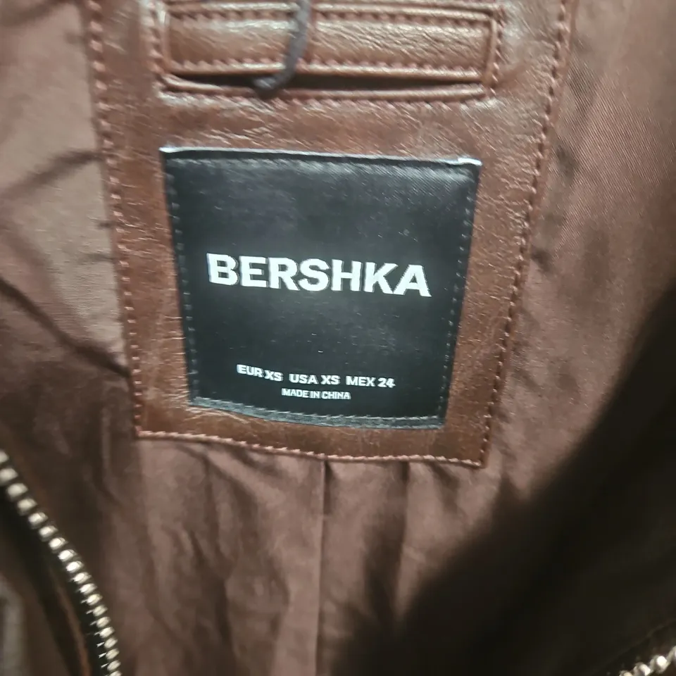 BERSHKA BROWN FAUX LEATHER BOMBER JACKET – UK XS (EU XS)