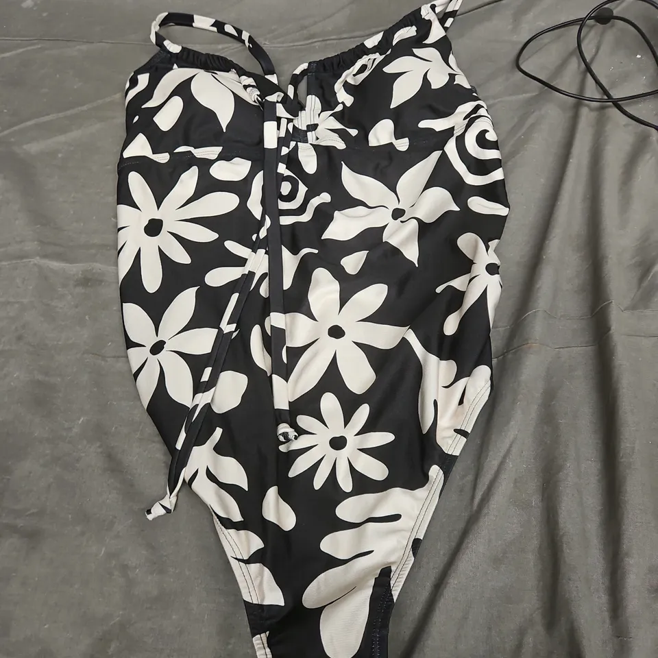 YOURS CLOTHING WOMEN'S FLORAL SWIMSUIT ONE-PIECE – BLACK & WHITE, UK 14 (EUR 42, US 10)