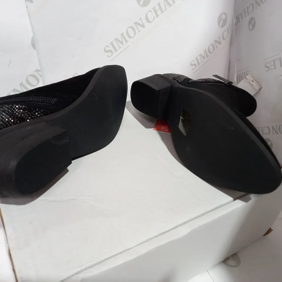 BOXED PAIR OF MODA BLACK ANKLE BOOTS  - SIZE 3