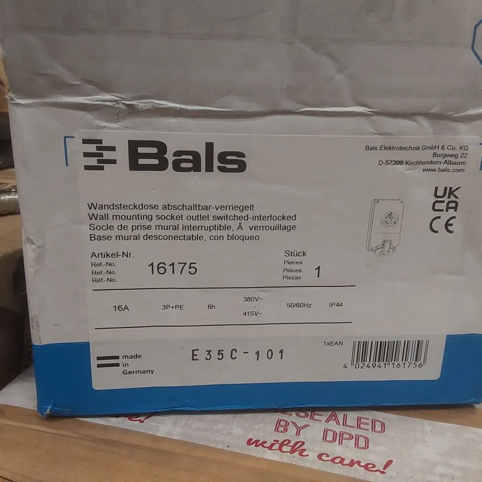 BOXED BALS WALL MOUNTING SOCKET OUTLET