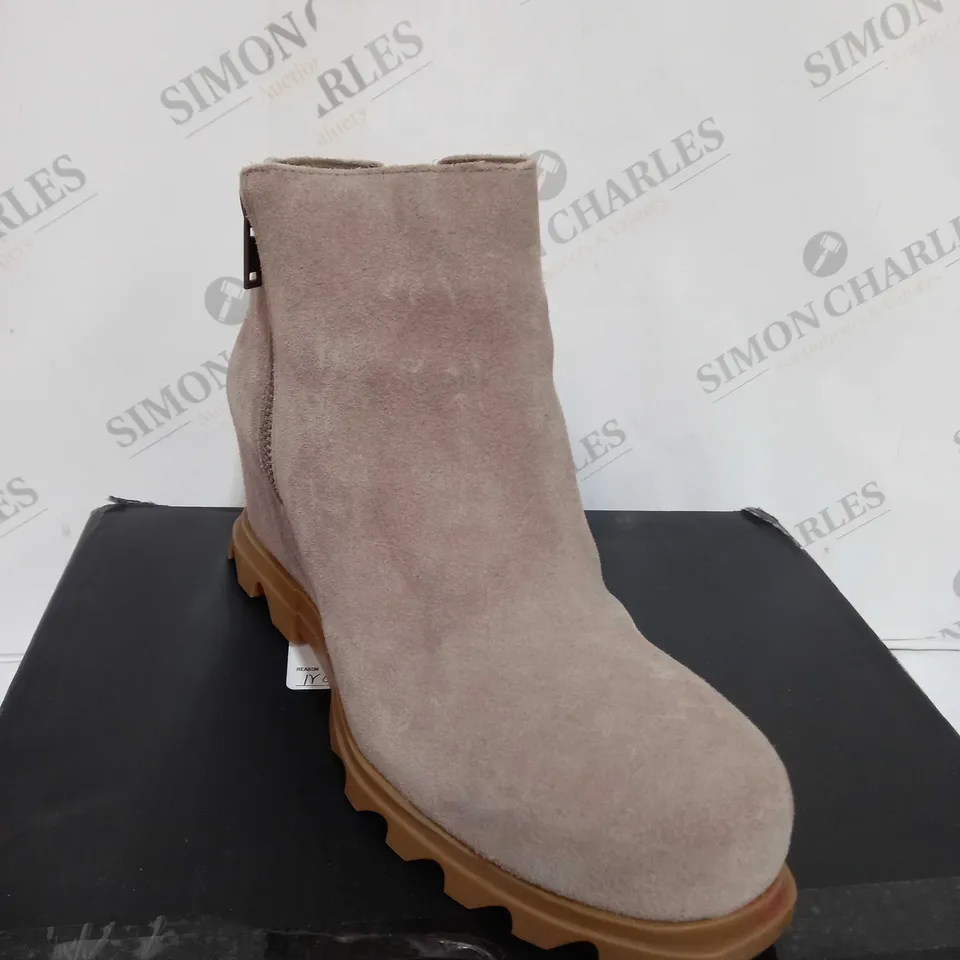 BOXED SOREL JOAN OF ARCTIC WEDGE ZIP BOOTS - UK SIZE 9