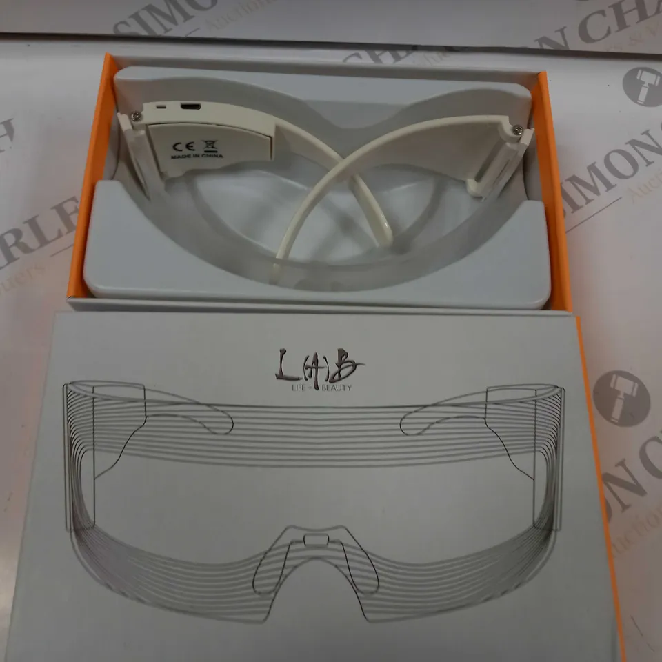 BOXED LAB LIFE + BEAUTY ANTI AGEING EYE MASK 