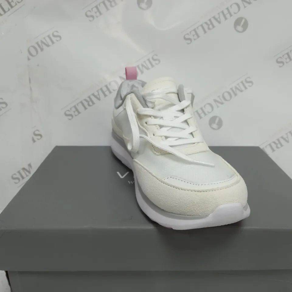 BOXED PAIR OF VIONIC DESIGNER TRAINERS - WHITE - UK SIZE 5.5