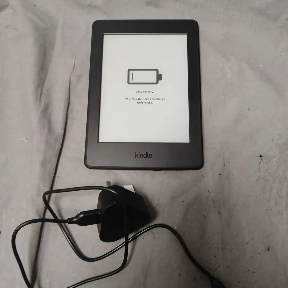 AMAZON KINDLE PAPERWHITE E-READER 