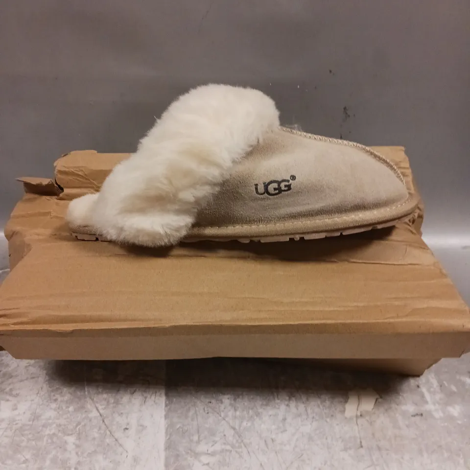 UGG SLIP ON SHOES IN CREAM - 6.5