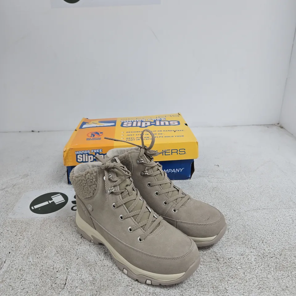 SKECHERS UK 7 WOMEN'S TAUPE SHEARLING-LINED BOOTS 