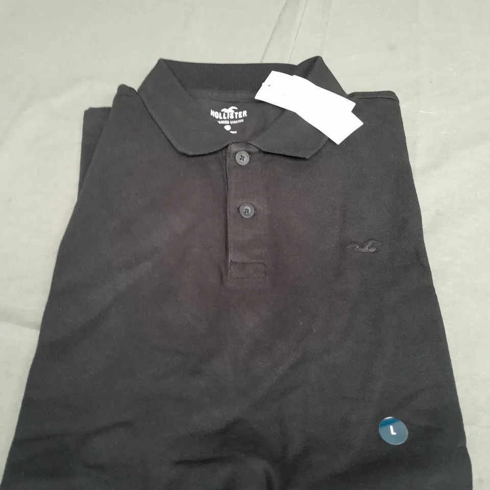 HOLLISTER ADVANCED STRECH POLO SHIRT - LARGE