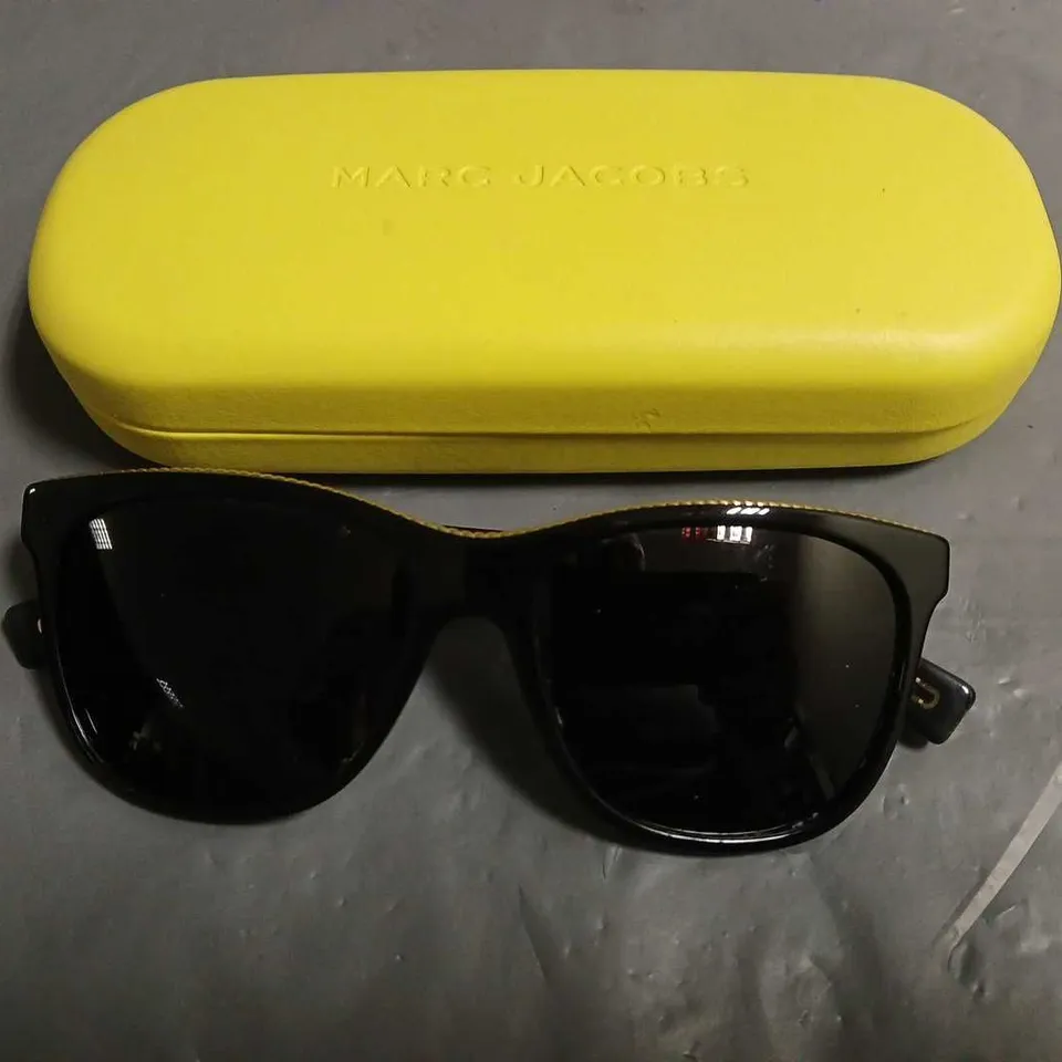 PAIR OF MARC JACOBS GLASSES IN CARRY CASE