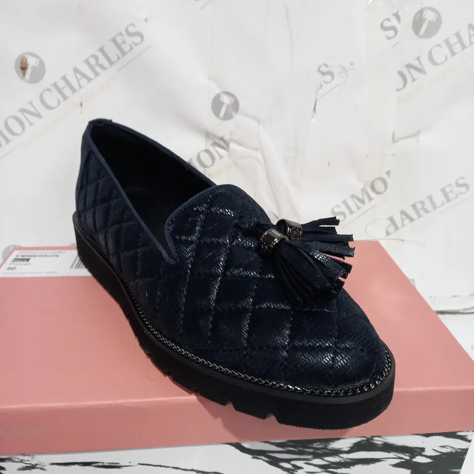 BOXED PAIR OF MODA IN PELLE EMMERSON NAVY BLUE SIZE 7