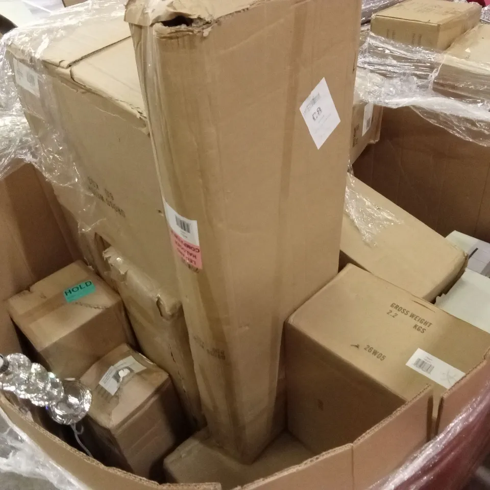 PALLET OF APPROXIMATELY 30 ASSORTED INDOOR LIGHTING PRODUCTS