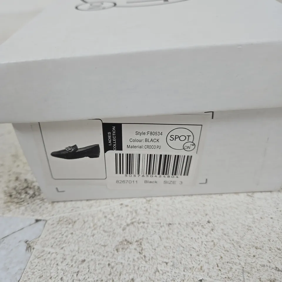 SPOT ON LADIES COLLECTION CROC-EFFECT LOAFERS – BLACK, STYLE F80534 UK SIZE 3