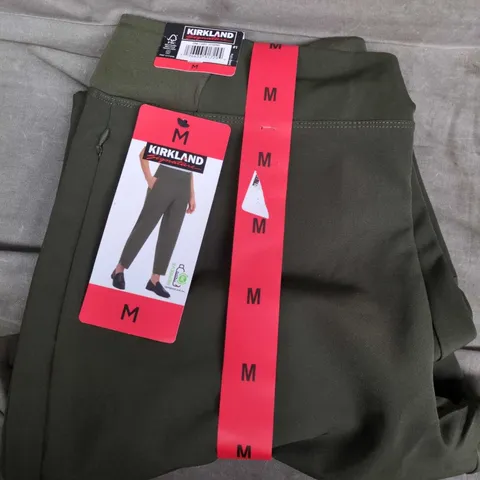 KIRKLAND LADIES ANKLE PANTS IN GREEN - MEDIUM