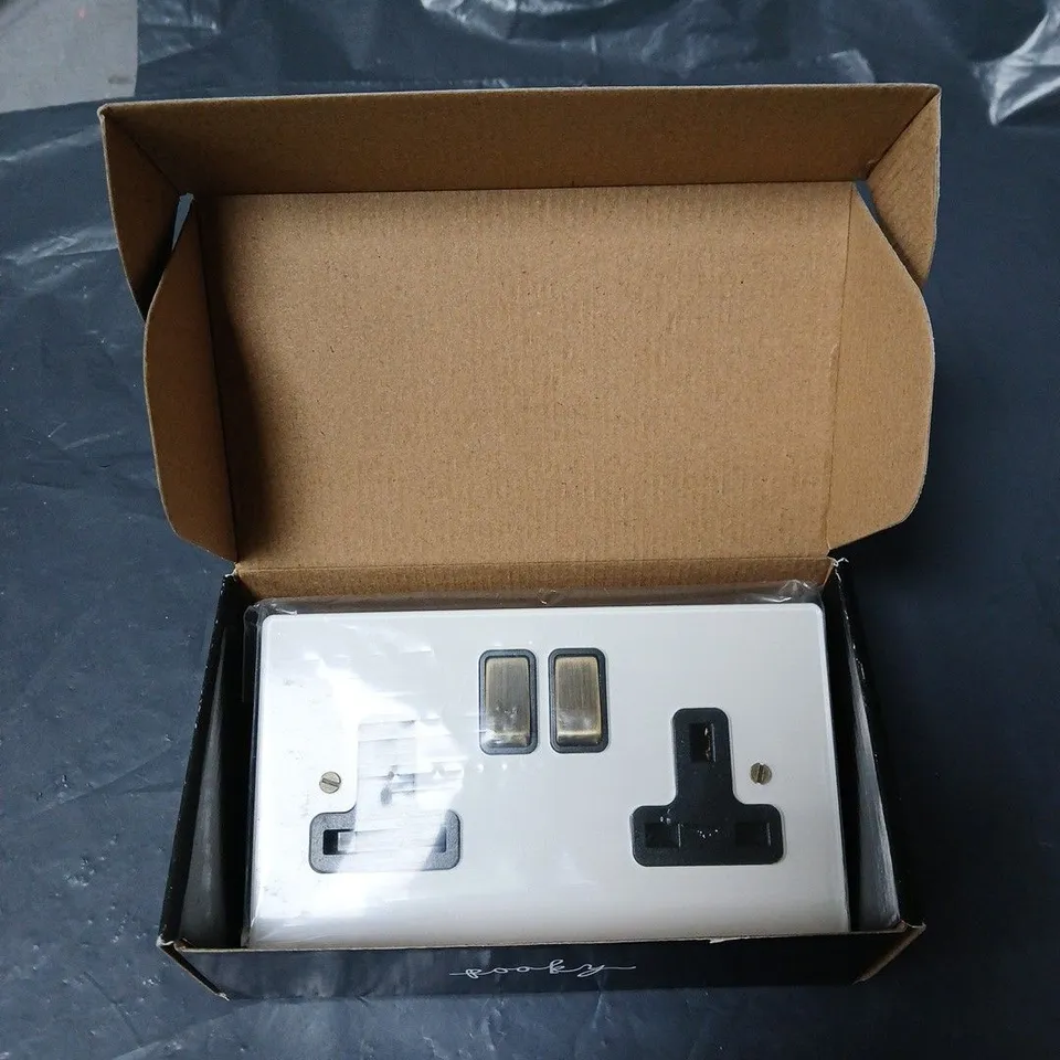 POOKY SOCKETS AND SWITCHES WALL PLATE – METAL FINISH (2-GANG)