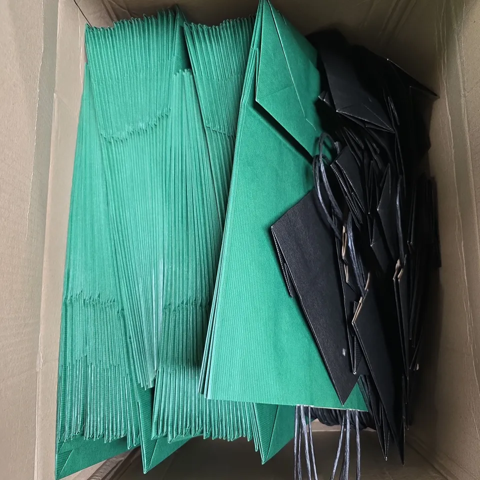 BOX OF ASSORTED PAPER GIFT BAGS IN TWO SIZES 